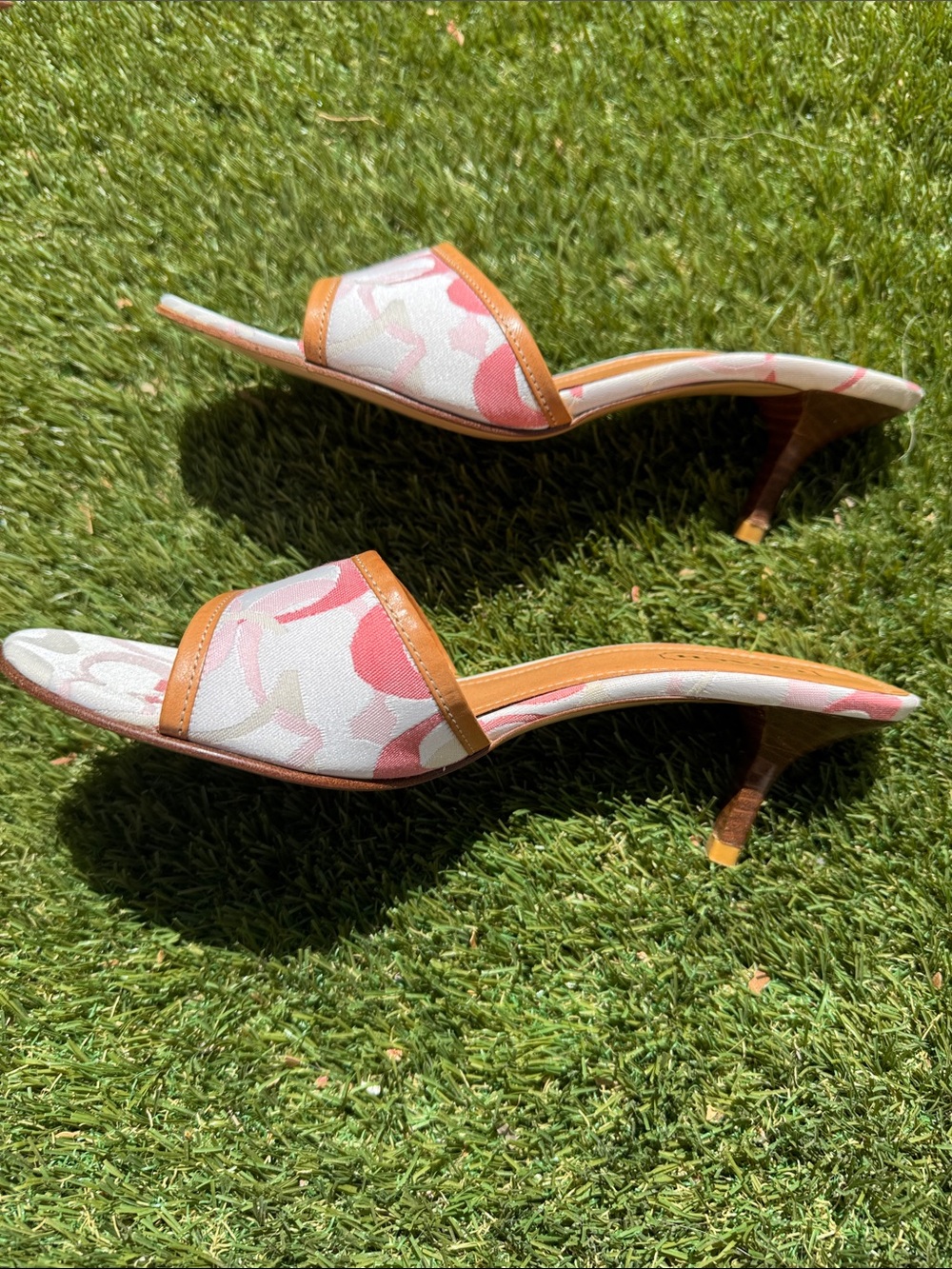 Coach y2k pink optic rare kitten heels size 8 - Picture 5 of 15